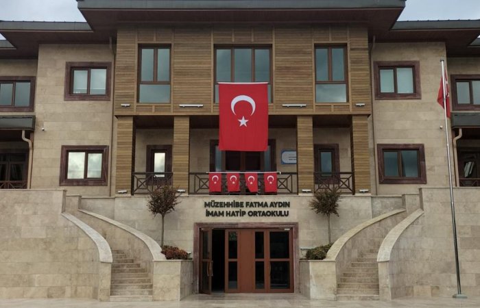 Müzehhibe Fatma Aydın Ortaokulu