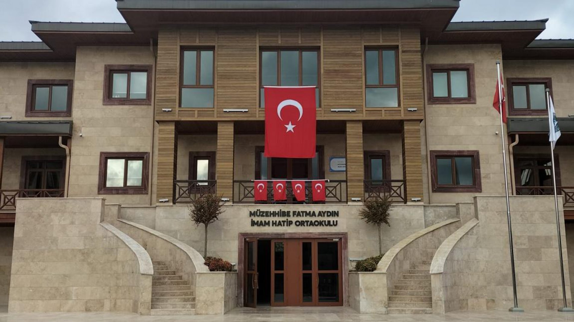 Müzehhibe Fatma Aydın Ortaokulu